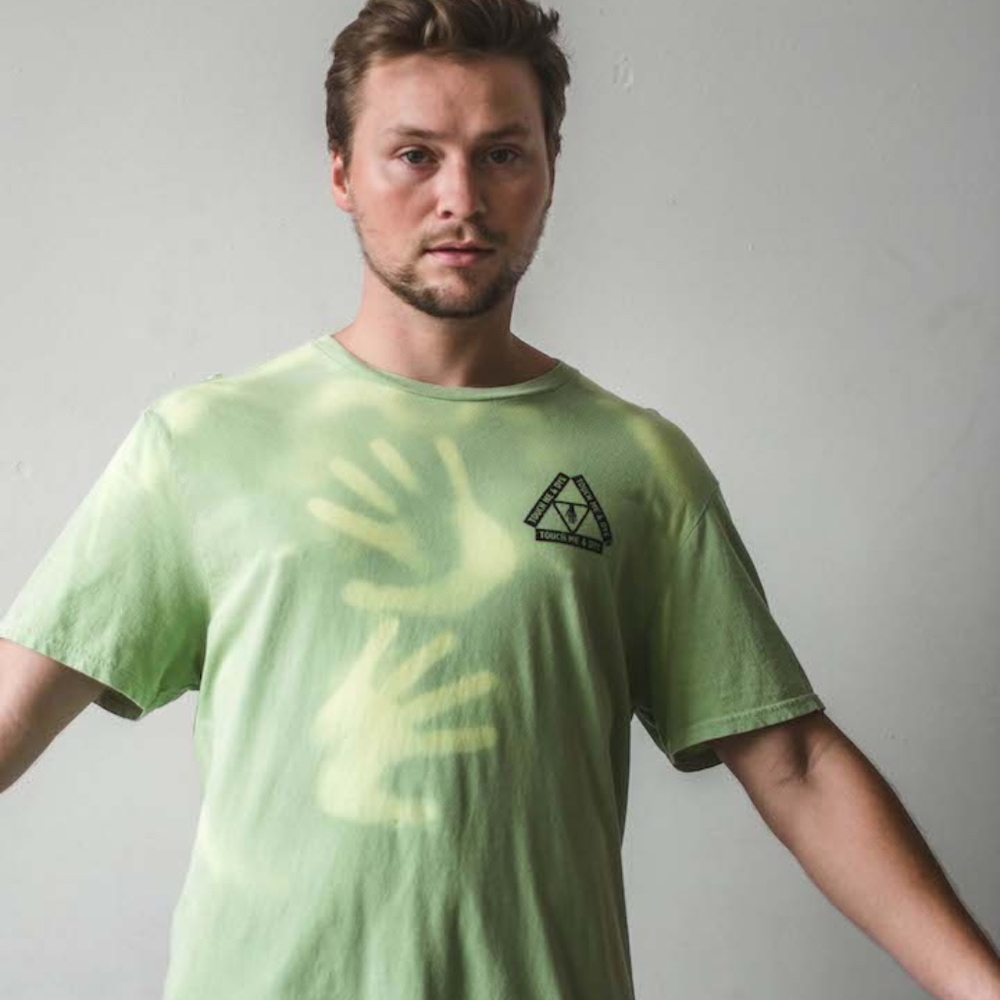 🔥TOUCH ME & DYE unisex color changing t-shirt